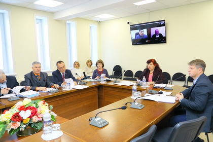 Комиссия по Регламенту одобрила ходатайства о награждении Почетными грамотами ЗС